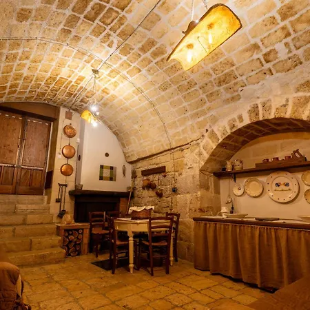 Malta & Tufo Oda ve Kahvaltı