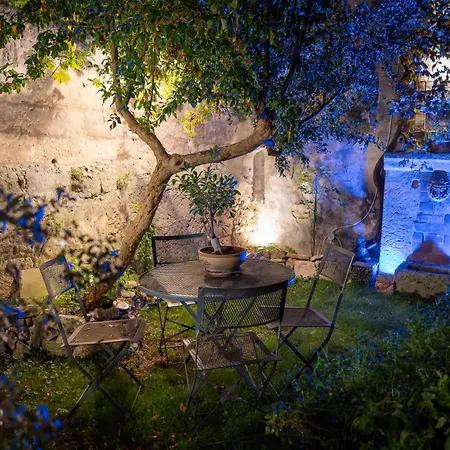 Malta & Tufo Oda ve Kahvaltı